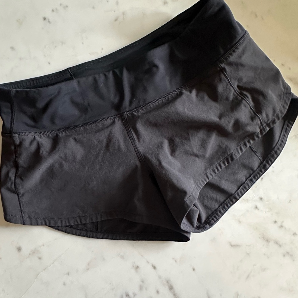 Lululemon size 4 hotty hot low rise black short like new